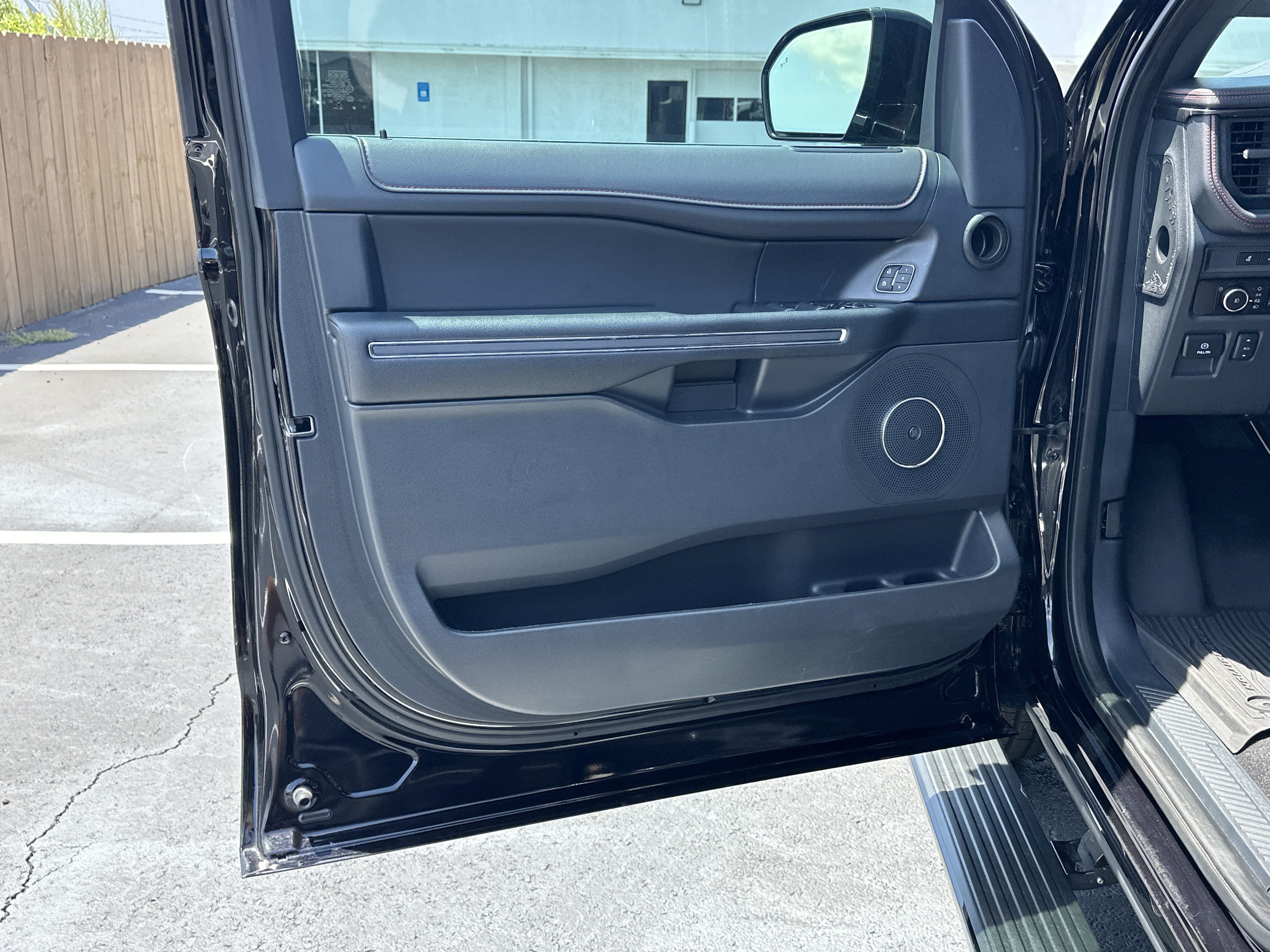 Used 2024 Ford Expedition Limited RWD image 10