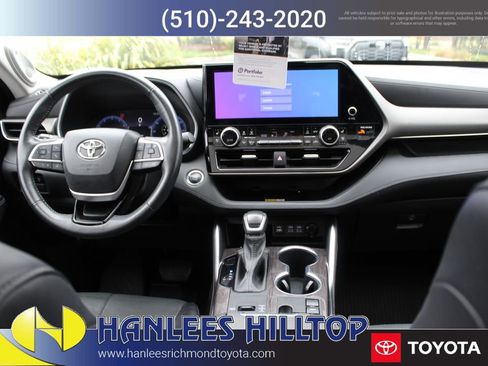 Used 2023 Toyota Highlander Limited image 21