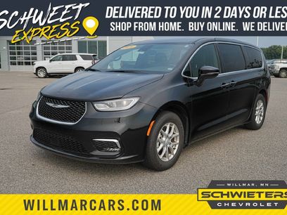 Used 2026 Chrysler Pacifica Select
