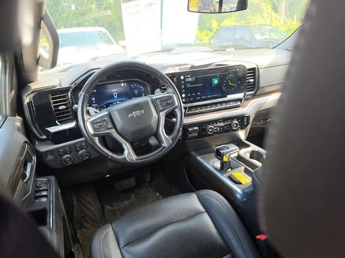 Certified 2022 Chevrolet Silverado 1500 LT Trail Boss w/ LT Trail Boss Premium Package AWD/4WD image 8