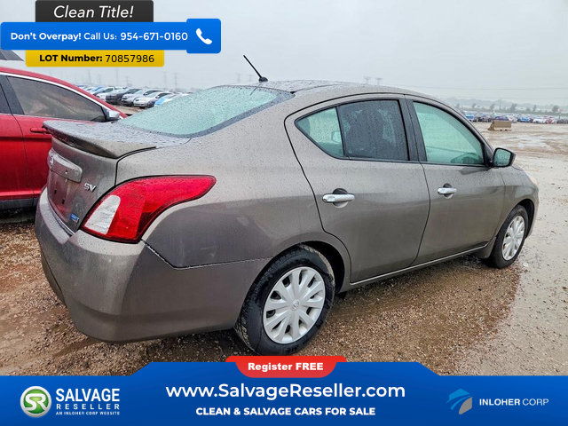 Used 2016 Nissan Versa SV FWD image 4