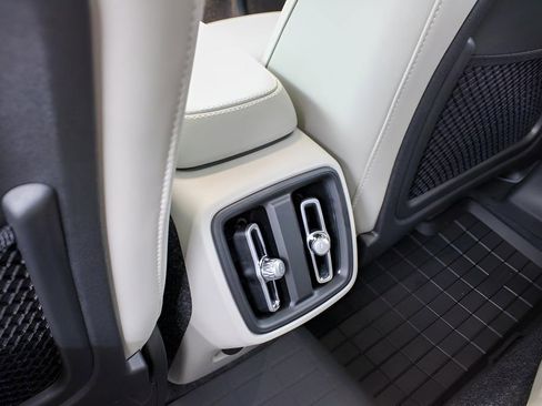 New 2025 Volvo XC40 B5 Ultra w/ Climate Package image 20