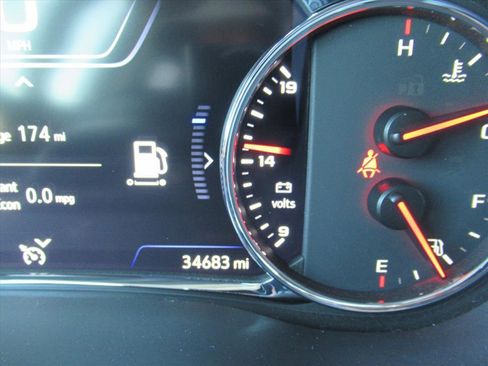 Used 2023 GMC Acadia SLT w/ Technology Package image 32