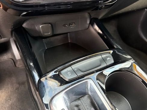 Used 2025 Chevrolet Trax LT w/ Driver Confidence Package FWD image 19