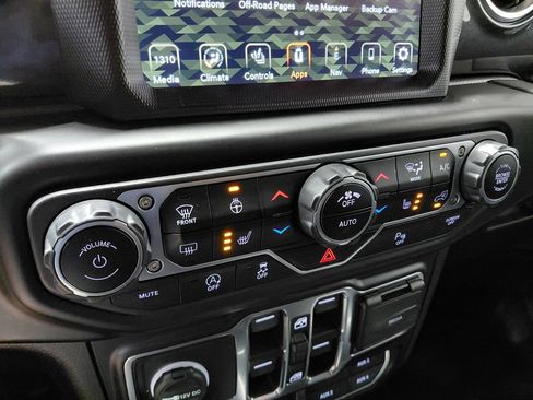 Used 2021 Jeep Wrangler Unlimited Sahara AWD/4WD image 40