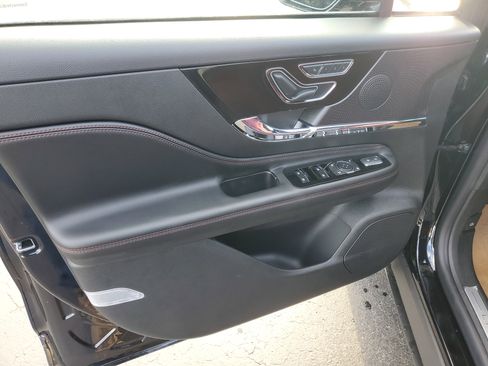 New 2026 Lincoln Corsair Reserve image 8