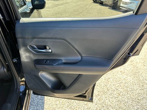 Used 2025 Nissan Kicks SR image 16