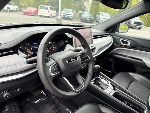 Used 2024 Jeep Compass Latitude AWD/4WD image 19