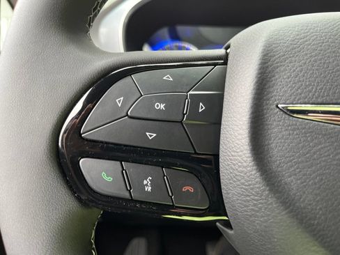 Used 2026 Chrysler Pacifica Limited w/ Uconnect Theater Family Group AWD/4WD image 25
