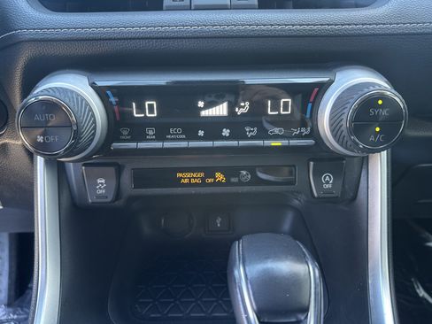 Used 2020 Toyota RAV4 XLE Premium FWD image 20