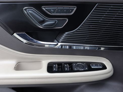 Used 2020 Lincoln Corsair FWD w/ Premium Package image 20