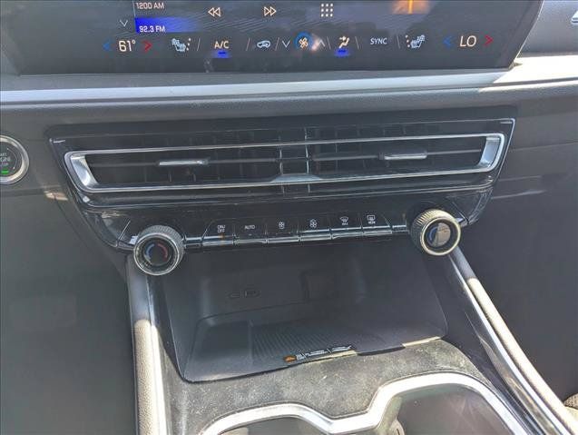 Used 2024 Chevrolet Traverse LT FWD image 20