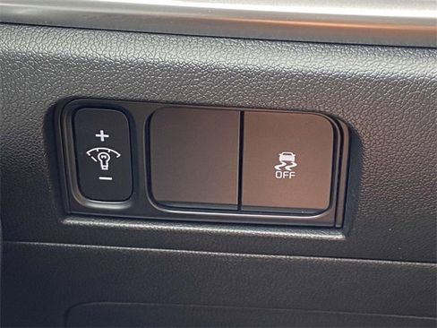 New 2025 Kia Sorento S image 18