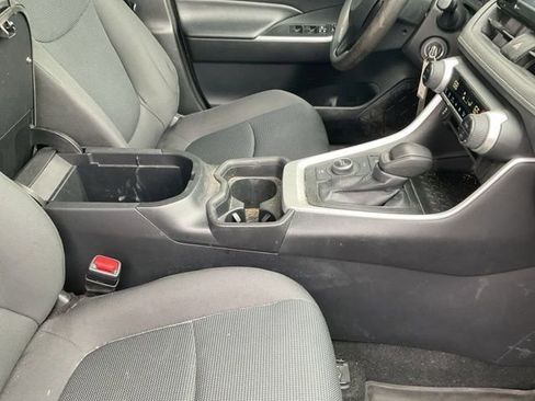 Used 2021 Toyota RAV4 LE image 15