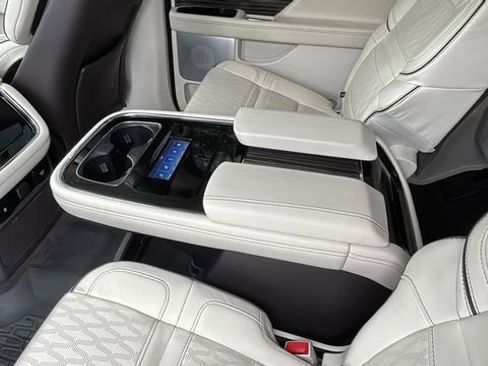 Used 2022 Lincoln Navigator L Black Label AWD/4WD image 37