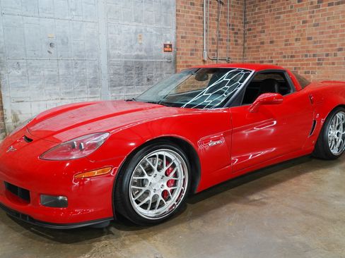 Used 2006 Chevrolet Corvette Z06 w/ Preferred Equipment Group RWD image 6