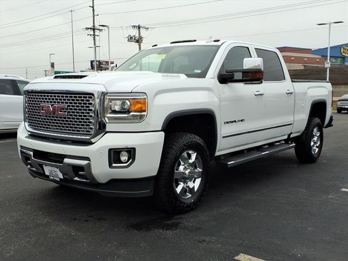 Used 2017 GMC Sierra 3500 Denali w/ Duramax Plus Package image 2