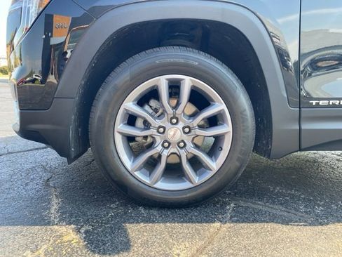 Used 2024 GMC Terrain SLT image 21