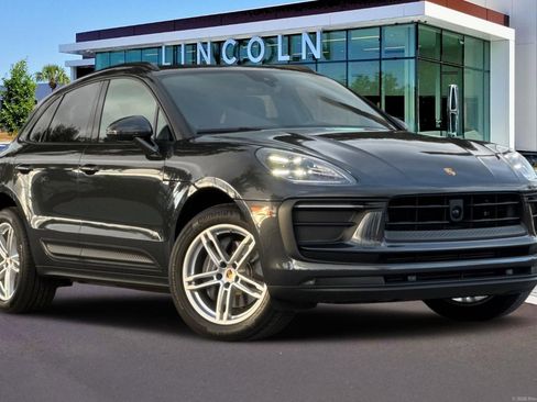 Used 2024 Porsche Macan image 2
