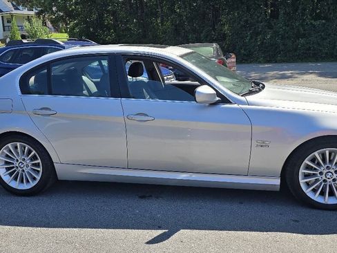 Used 2011 BMW 335i xDrive Sedan AWD/4WD image 5