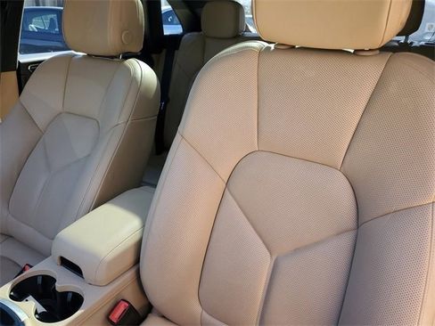 Used 2024 Porsche Macan image 17