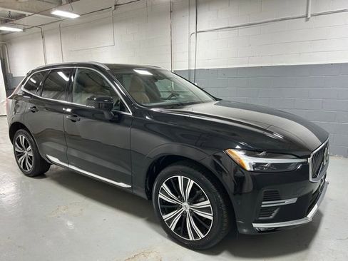 Used 2023 Volvo XC60 B6 Ultimate w/ Climate Package image 3