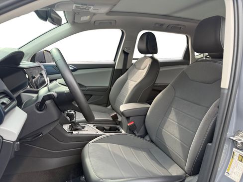 Used 2022 Volkswagen Taos SE w/ Panoramic Sunroof Package image 9