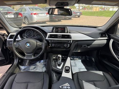 Used 2017 BMW 320i xDrive Sedan AWD/4WD image 27