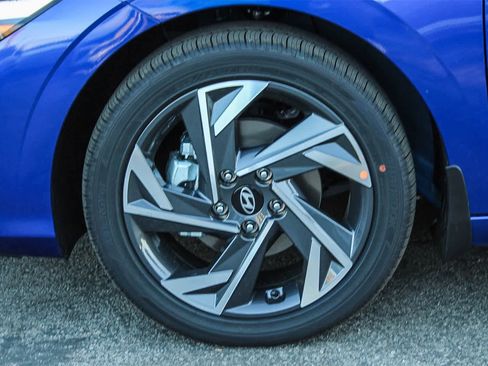 New 2025 Hyundai Elantra SEL image 9