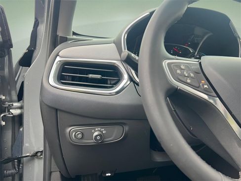 Used 2023 Chevrolet Equinox LT w/ Driver Convenience Package image 11