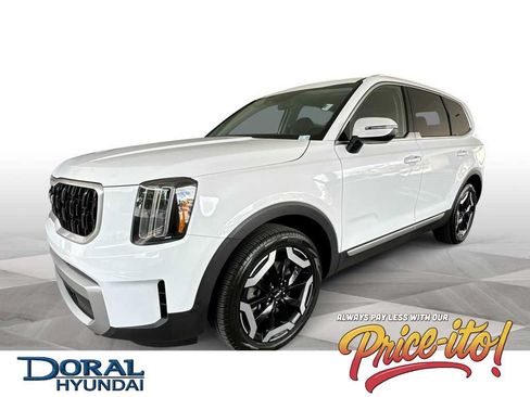 Used 2023 Kia Telluride EX w/ EX Captain's Chair Package FWD image 1