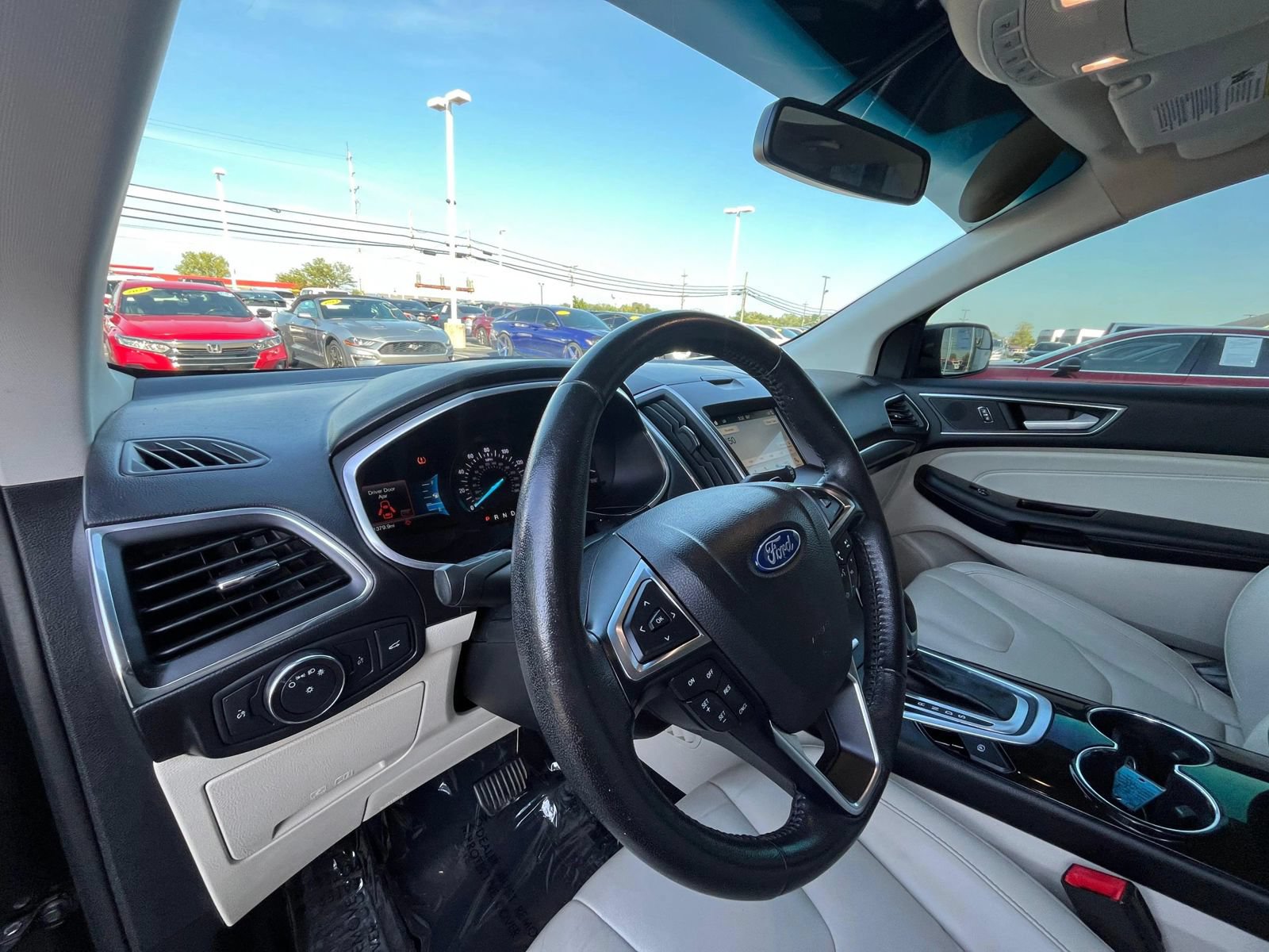 Used 2018 Ford Edge Titanium w/ Technology Package AWD/4WD image 25