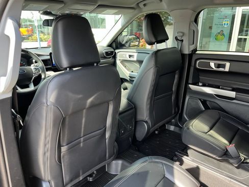 Used 2023 Ford Explorer XLT w/ Equipment Group 202A RWD image 15