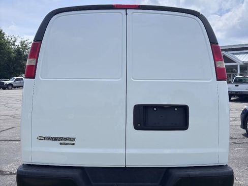 Used 2013 Chevrolet Express 1500 RWD image 9