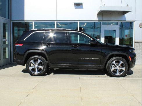New 2026 Jeep Grand Cherokee Limited AWD/4WD image 4