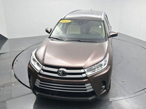 Used 2017 Toyota Highlander XLE image 52