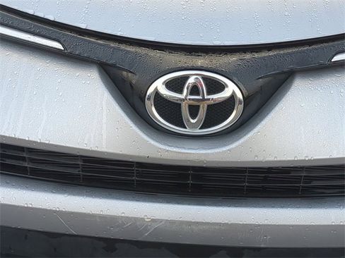 Used 2016 Toyota RAV4 LE image 15