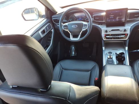Used 2024 Ford Explorer XLT w/ Equipment Group 202A image 10