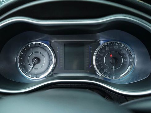 Used 2016 Chrysler 200 Limited image 6