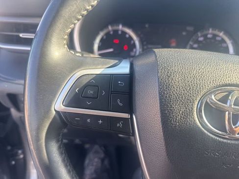 Used 2023 Toyota Highlander XLE image 17