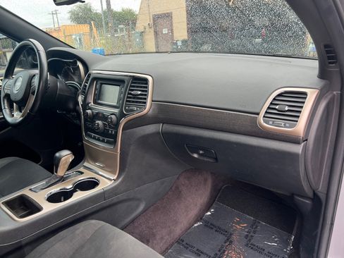 Used 2016 Jeep Grand Cherokee Laredo image 16