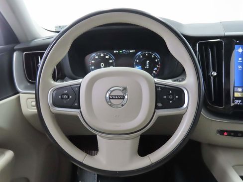 Used 2018 Volvo XC60 T5 Momentum w/ Convenience Package AWD/4WD image 8