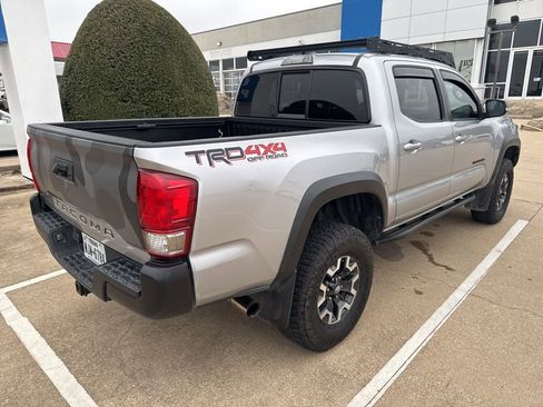 Used 2016 Toyota Tacoma TRD Off-Road image 5