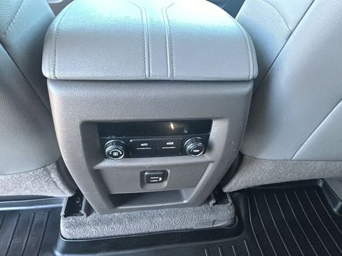 Used 2021 Chevrolet Traverse LT AWD/4WD image 25