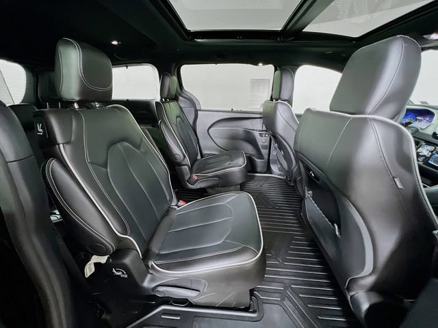 Used 2024 Chrysler Pacifica Limited w/ S Appearance Package FWD image 44