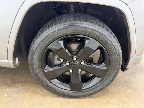 Used 2015 Jeep Grand Cherokee Altitude AWD/4WD image 25