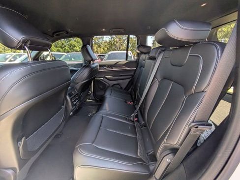 New 2025 Jeep Grand Cherokee Limited w/ Black Appearance Package image 12