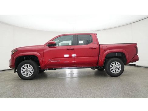 Used 2025 Toyota Tacoma SR5 AWD/4WD image 24
