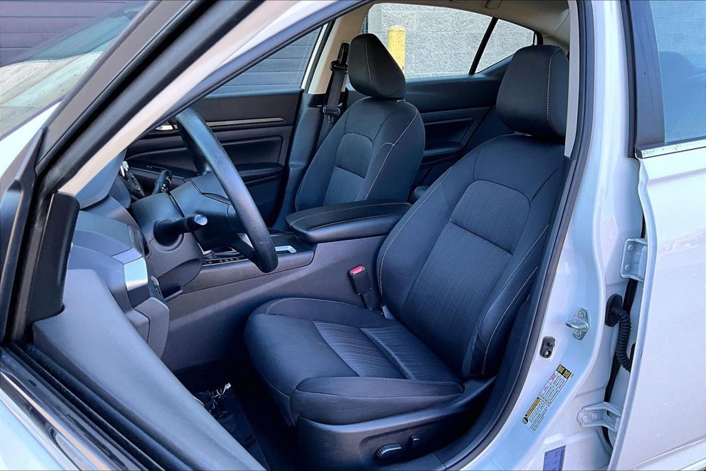 Used 2025 Nissan Altima 2.5 SV FWD image 23