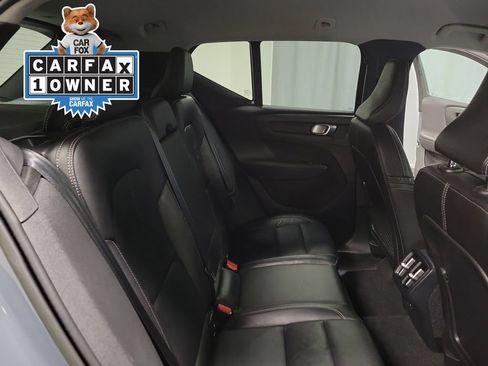 Used 2022 Volvo XC40 T4 Momentum FWD image 30